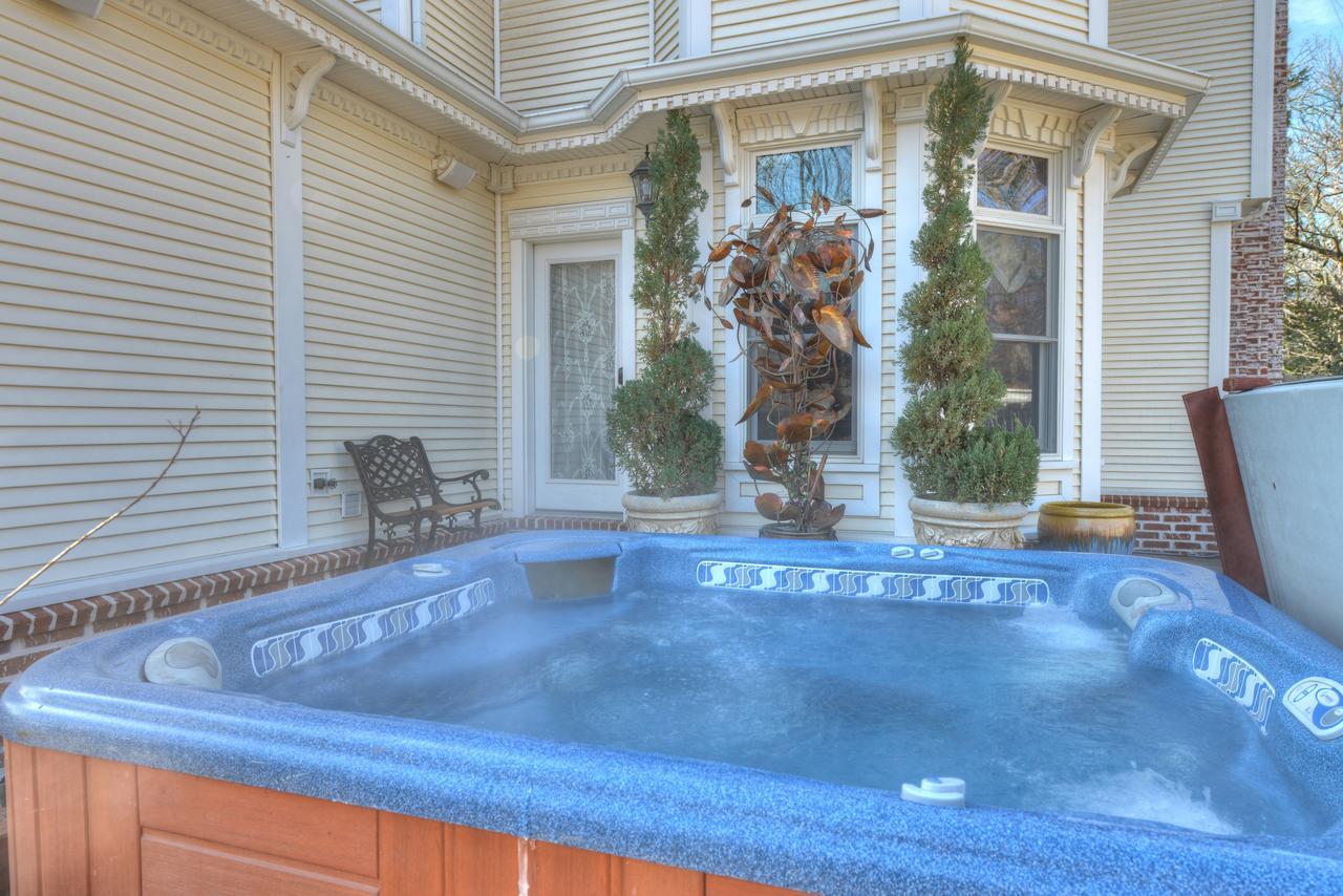 The Victoria Bed & Breakfast Bentonville Exterior foto
