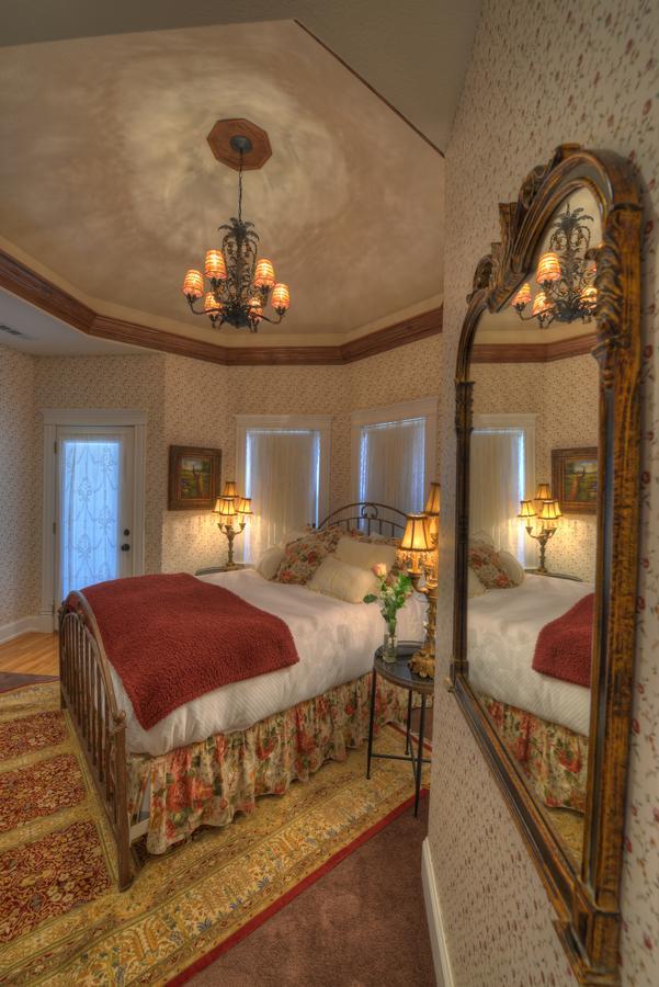 The Victoria Bed & Breakfast Bentonville Exterior foto