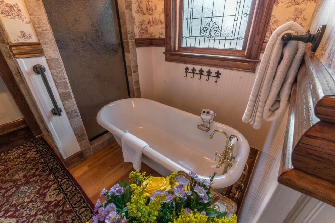 The Victoria Bed & Breakfast Bentonville Exterior foto